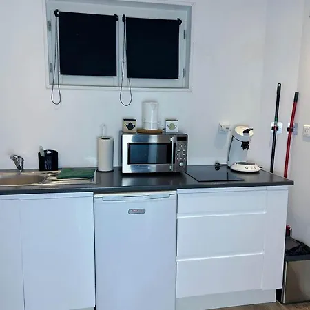 - Centre Parking & Netflix Apartment